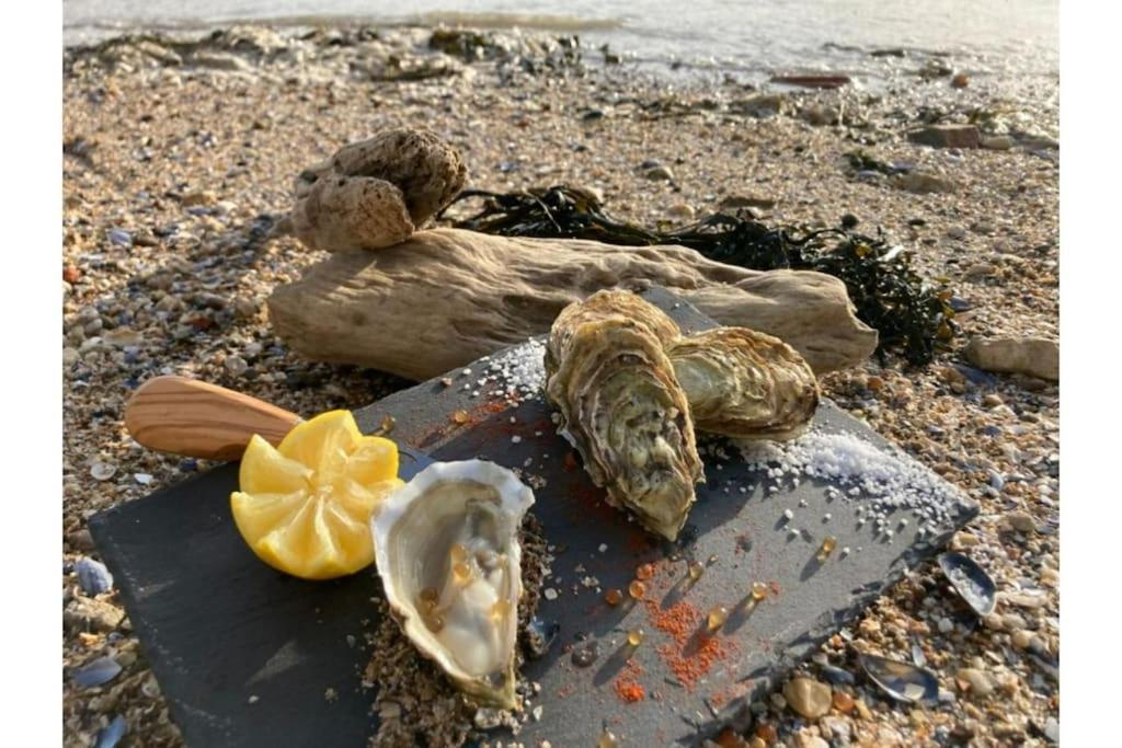 Les Pieds Dans L'Eau Acces Direct A La Plage ลาโกตินิแยร์ ภายนอก รูปภาพ